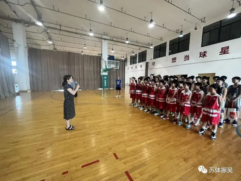 刻苦训练篮球时如何避免受伤的建议_0